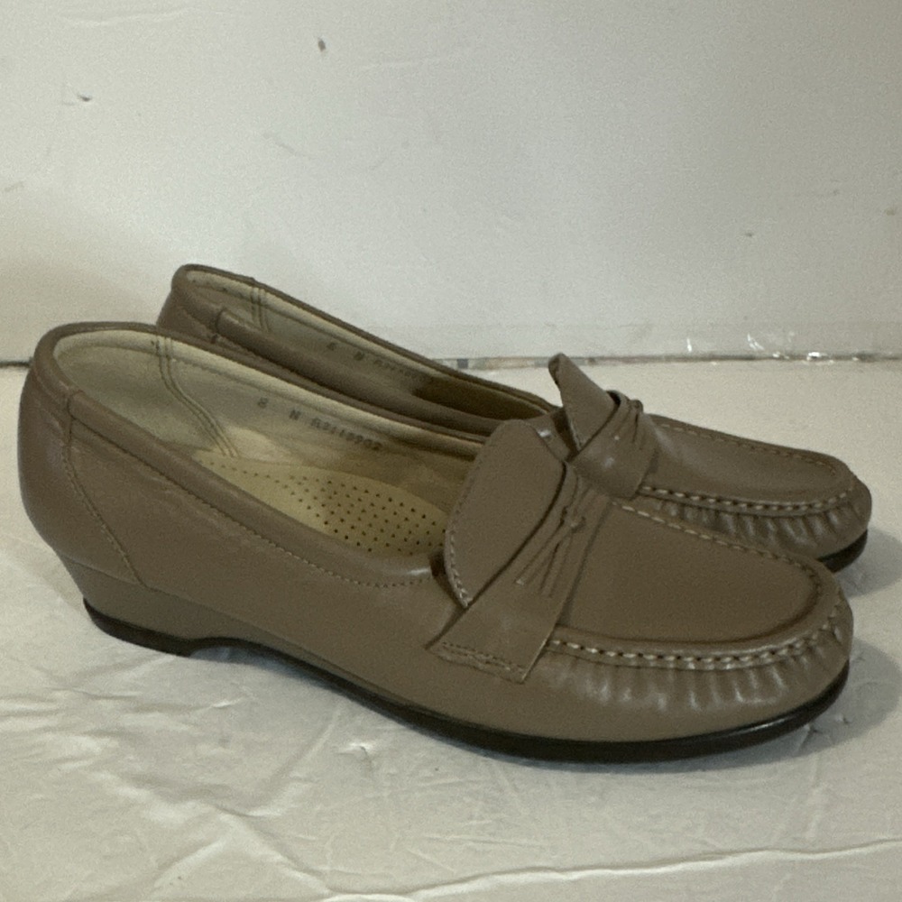 SAS Easier Beige Leather TriPad Comfort Slip On Moc Toe Wedge Loafers Women Sz8